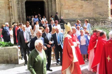 Utilísima inauguración de la rampa de acceso a la iglesia de Villamediana