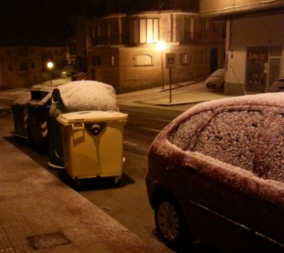 Llegó la nieve a Villamediana esta noche