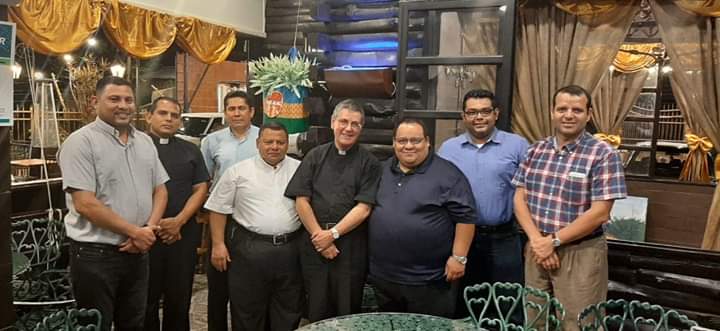 Feliz reencuentro con mis amigos sacerdotes salvadoreños