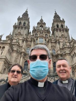 Terminando unos días de convivencia sacerdotal visitando al Apóstol Santiago en Compostela